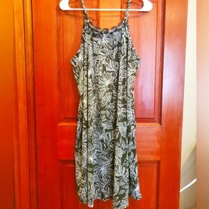 Lite, fun summer dress
